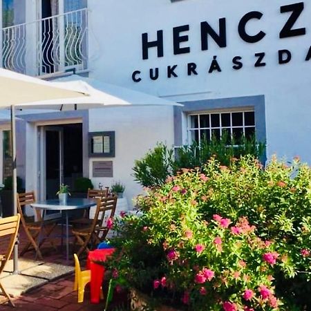 Hencz Vendeghaz 호텔 벌러토너커러처 외부 사진