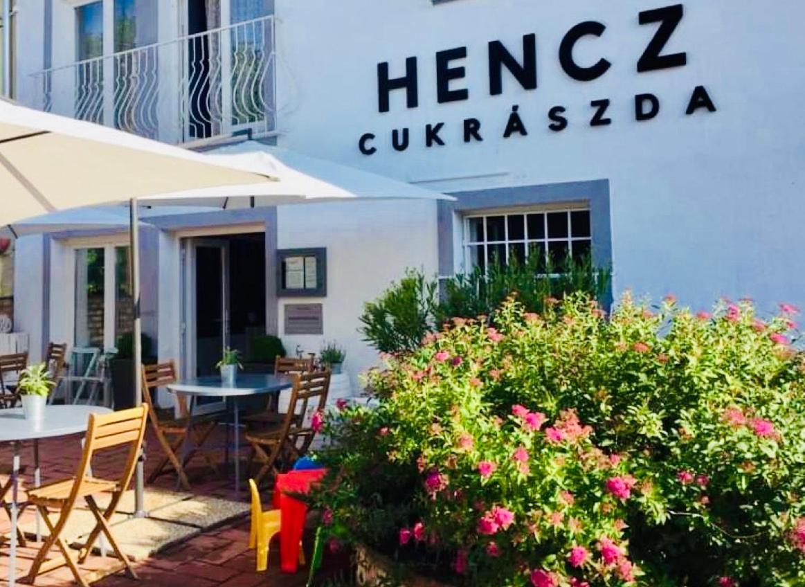 Hencz Vendeghaz 호텔 벌러토너커러처 외부 사진